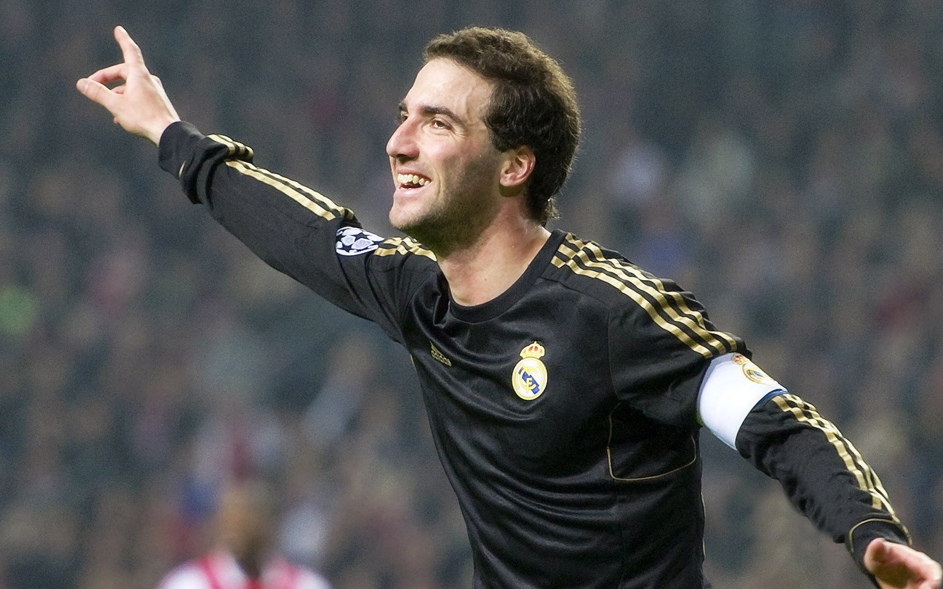 “重拳出击！四川省体育馆拳击赛场风云再起”